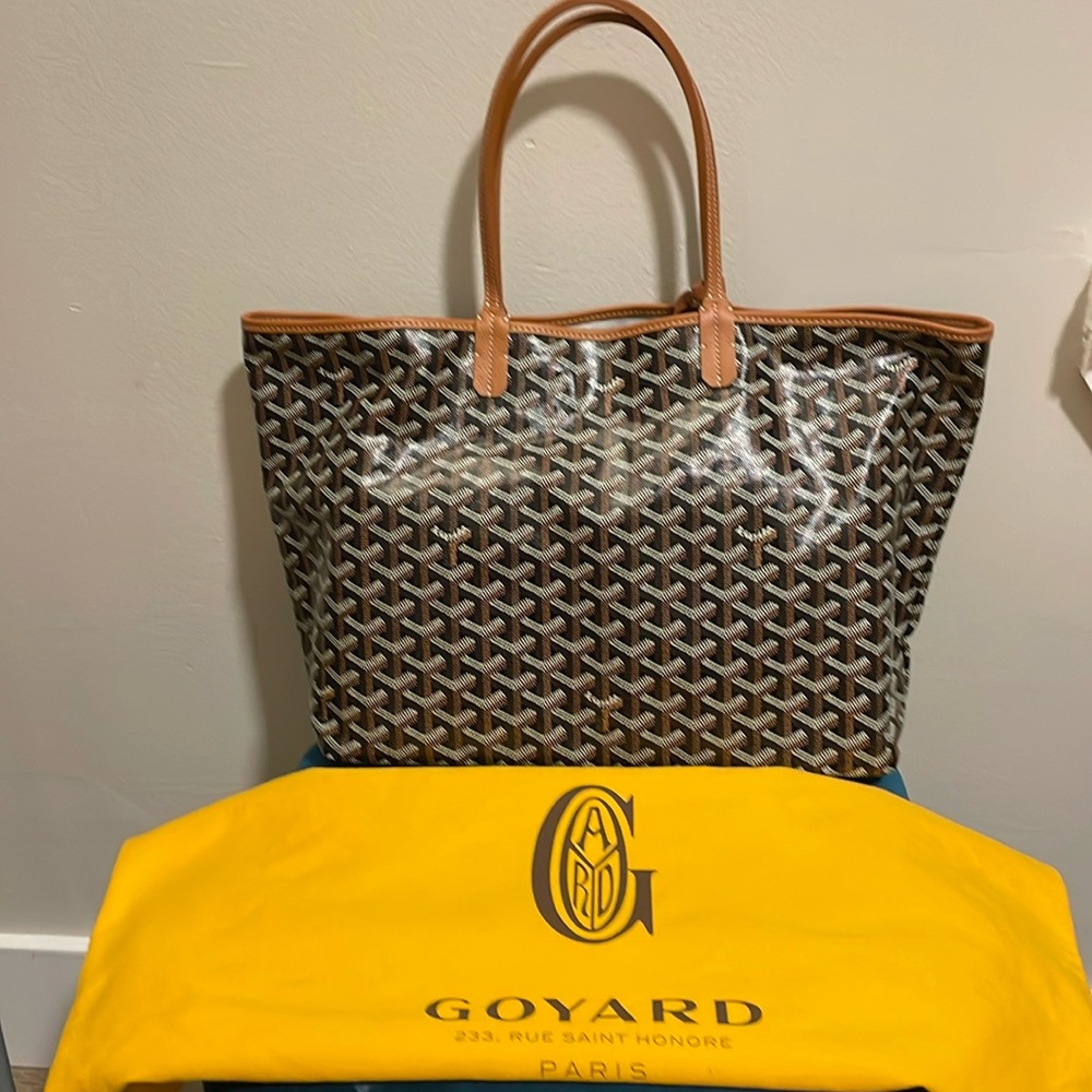 GOYARD St Louis PM Tote w/pouch. 🤎